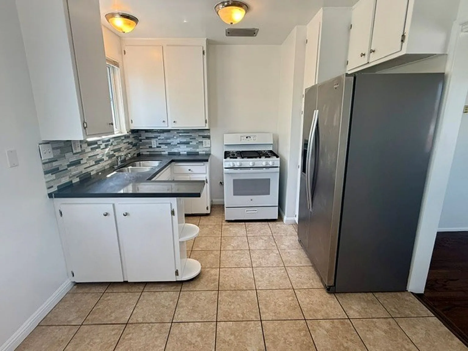 480 Almond Ave — Photo 3