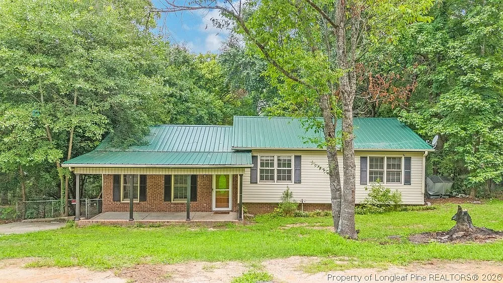 4 bed, 1.5 bath, 1278 sqft, $1,600 — Photo 1