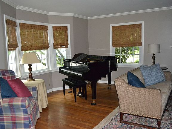 4th image of 216 N Pelham Dr