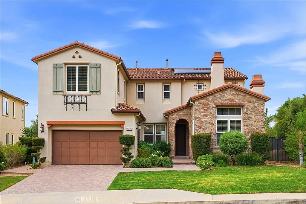 5 bed, 4.5 bath, 3821 sqft, $7,495 — Photo 2