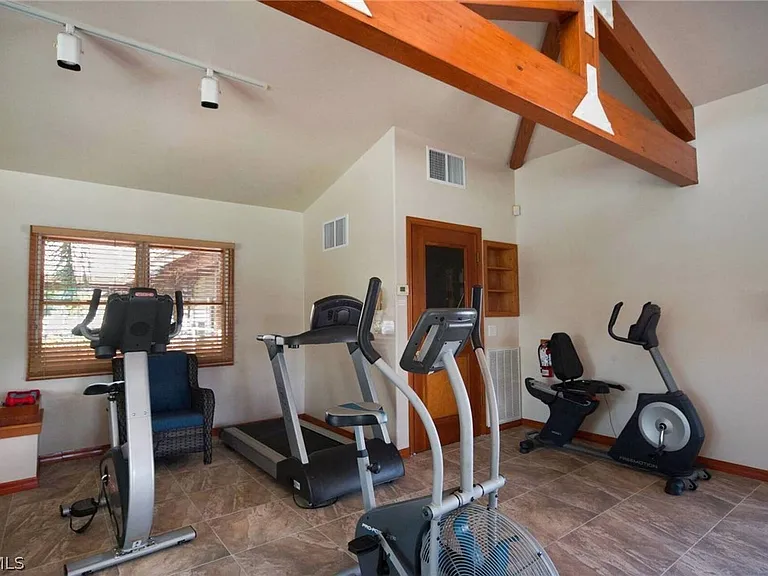 9439 Palm Island Cir — Photo 18