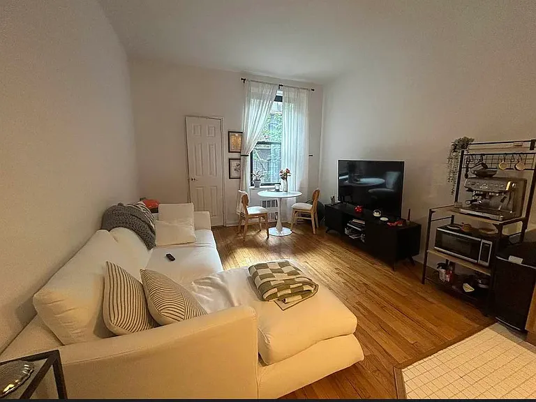 512 E 88th St #3D — Photo 1