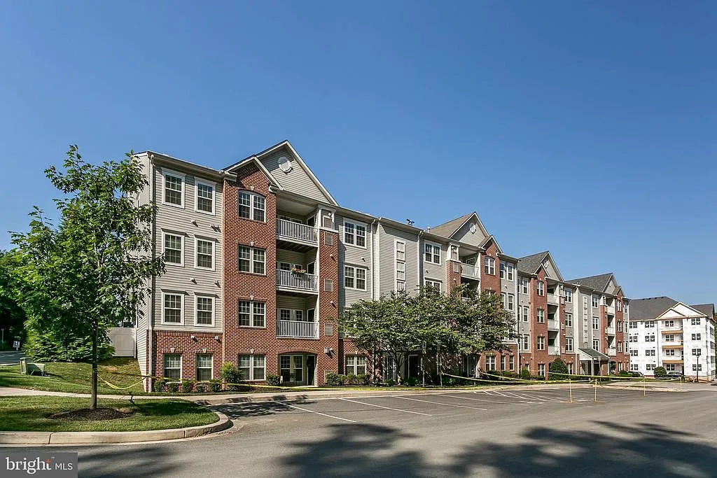259 Beckenham Cir Unit 102 photo 1