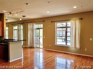 2 bed, 2.5 bath, 1324 sqft, $2,200 — Photo 3