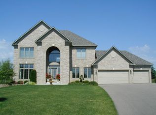 8646 Carriage Hill Ct, Savage, MN 55378