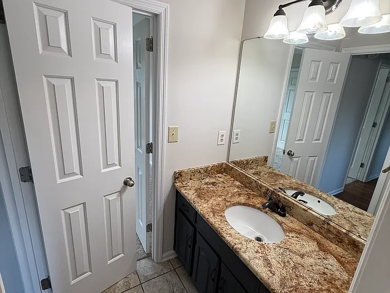 1103 Sandy Springs Rd NW — Photo 4