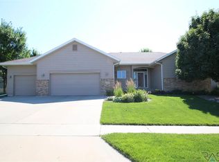 6320 S Wicklow Ave, Sioux Falls, SD 57108