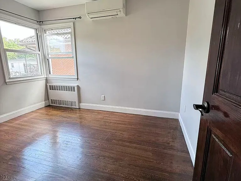 5007 203rd St — Photo 3