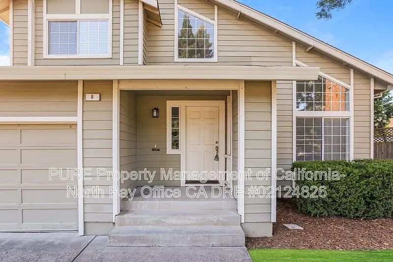 Building Photo - 8 Voss Park Cir