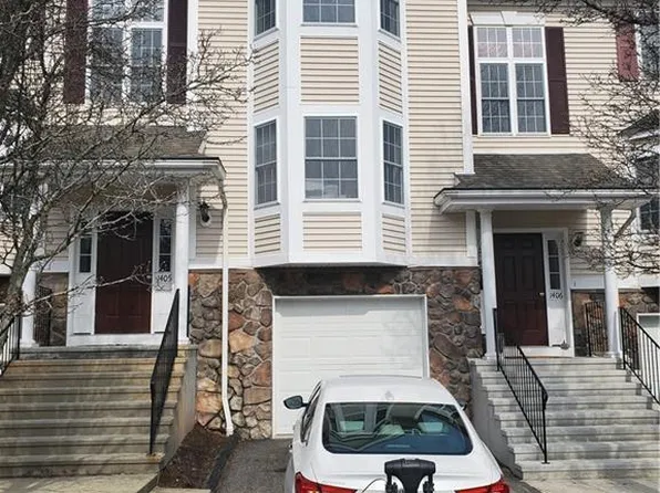 1405 Larson Drive #1405, Danbury, CT 06810