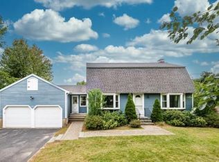 42 Edgewood Rd, Southborough, MA 01772