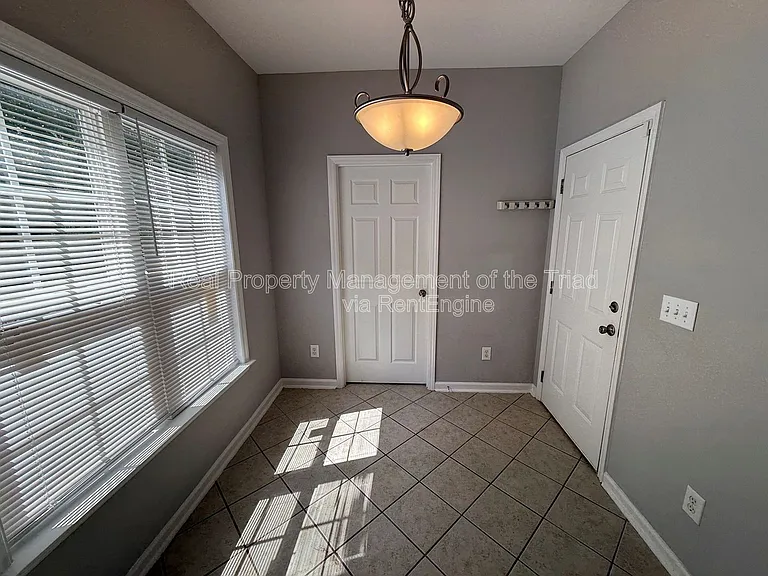 1905 Savannas Run Dr — Photo 6