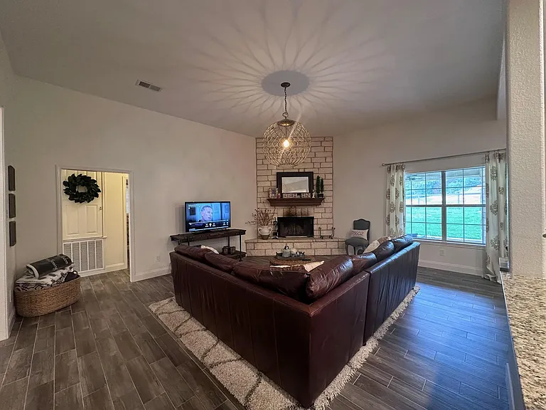 460 Tahitian Dr — Photo 7