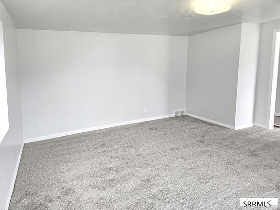 3rd image of 3844 Jason Ave
