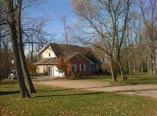 402 Dove Ave, Le Roy, IL 61752