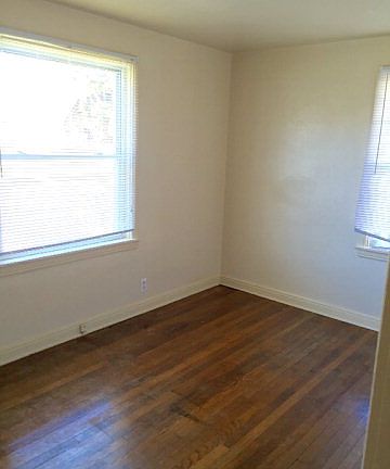 4th image of 490 Oak St