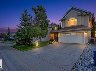 8311 11th Ave SW, Edmonton, AB T6X1E3