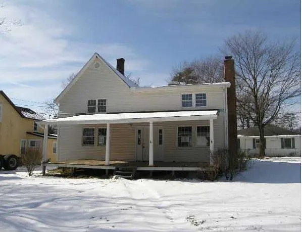 81 Center St photo 1