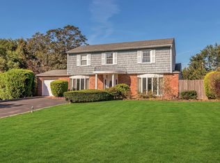 1 Val Ct, Commack, NY 11725