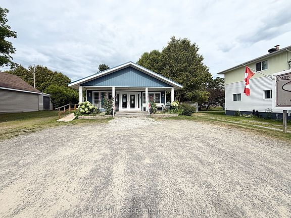 3rd image of 17 Davis Dr