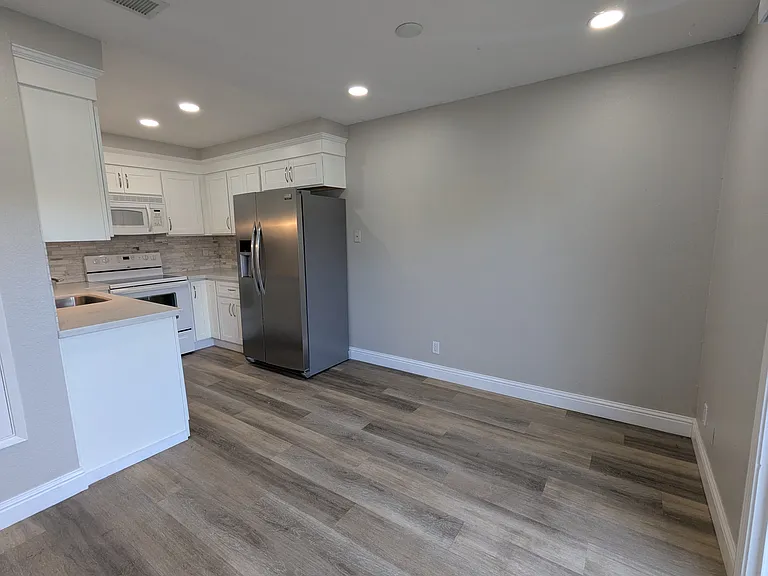 1297 Spring Valley Cmn — Photo 12