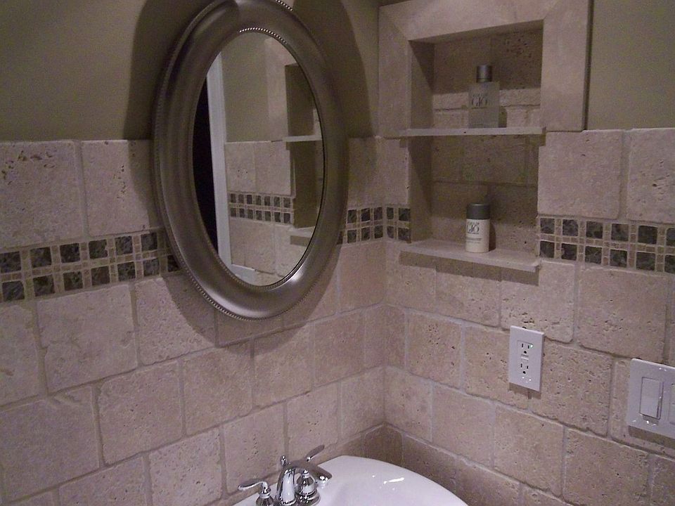 1st Floor Bathroom (2)