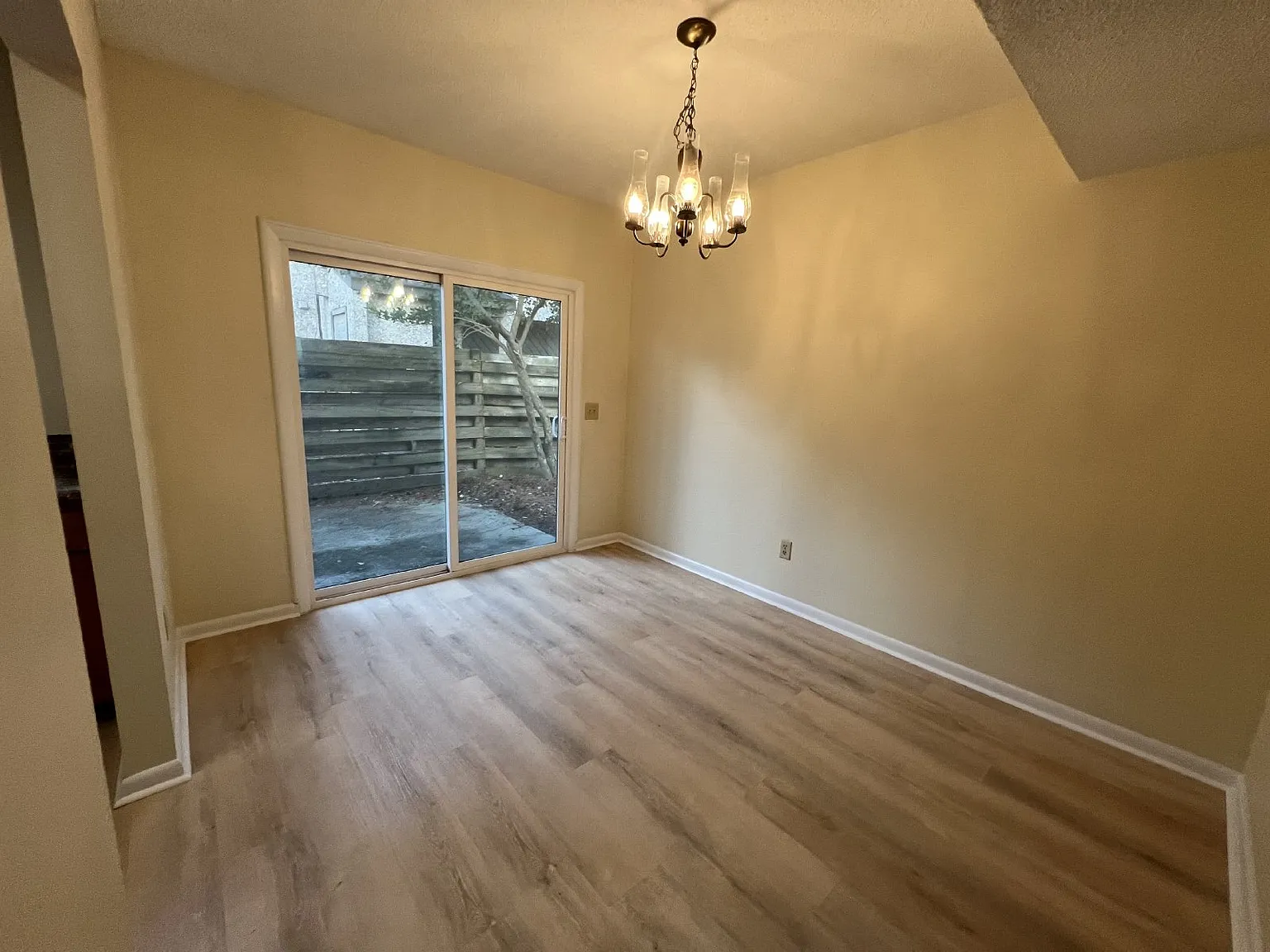 2 bed, 1.5 bath, 1008 sqft, $1,200 — Photo 4