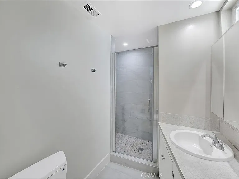 216 Collins Ave — Photo 15
