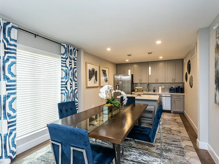 Stratford House Apartments — Photo 22
