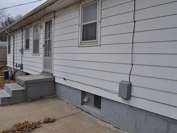 2nd image of 3013 S 42nd St