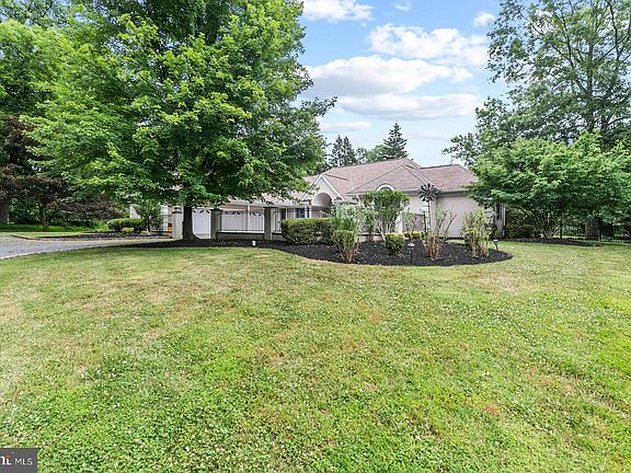 3rd image of 325 Cherry Hill Rd