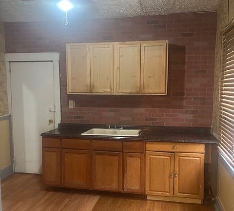 3rd image of 9122 Yale Ave