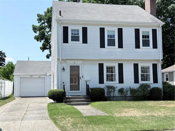 76 Brookdale Blvd, Pawtucket, RI 02861