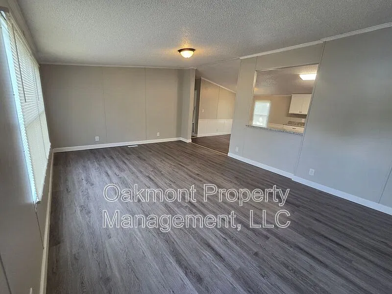 4 bed, 2.0 bath, 1680 sqft, $1,395 — Photo 3
