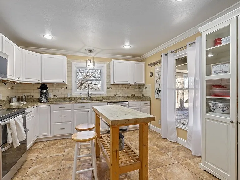 100 Hill Top Ct — Photo 4