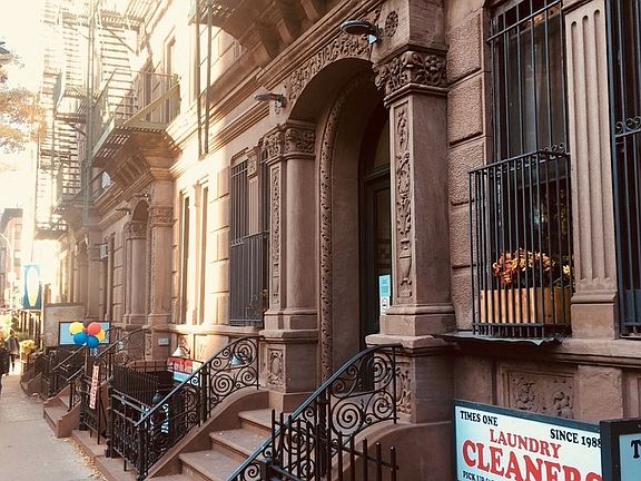 2nd image of 347 W 44th St APT 1FE