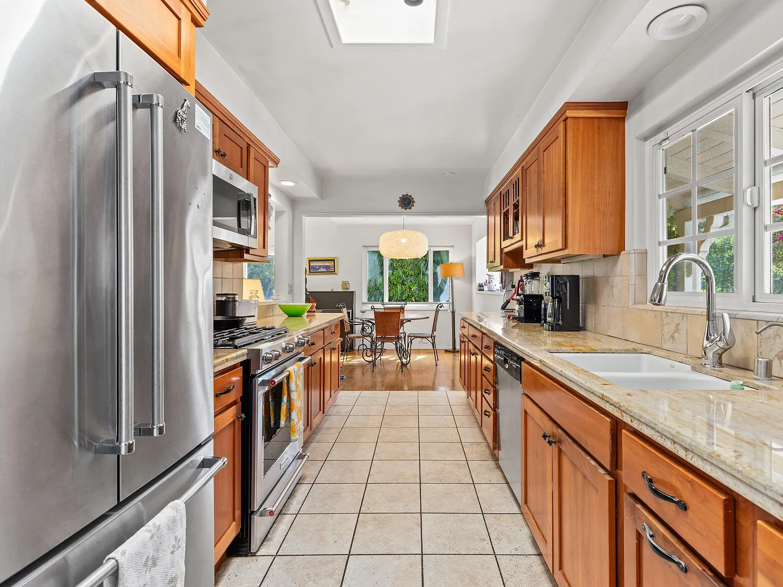 4 bed, 3.0 bath, 2640 sqft, $8,500 — Photo 4
