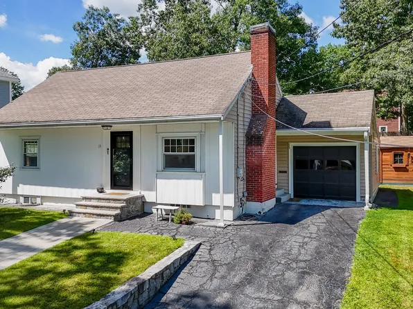 13 Cedar St, North Chelmsford, MA 01863