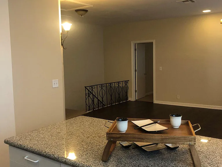 Lindbrook Manor Apartments — Photo 103