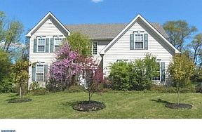 1st image of 225 Ferndale Ln