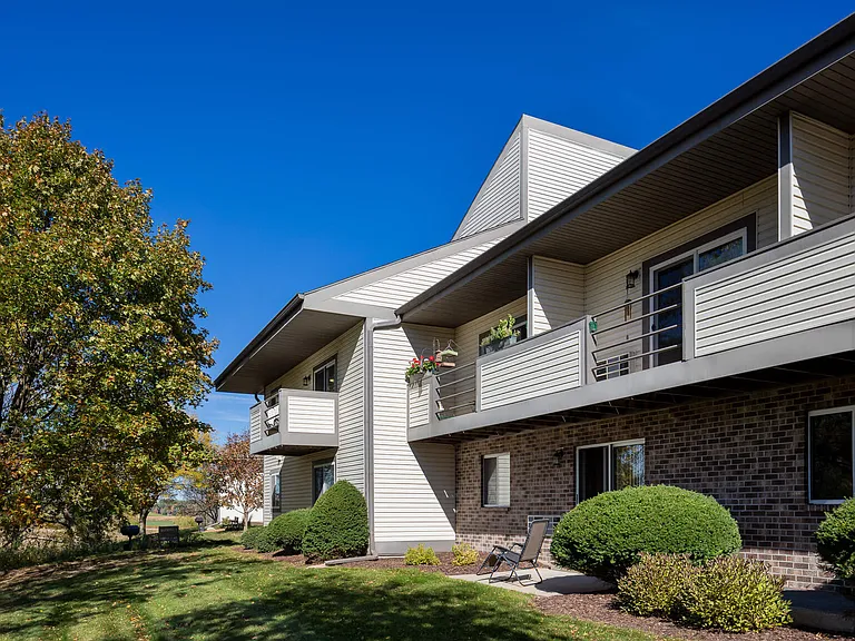 Pine Cove Apartments — Photo 5