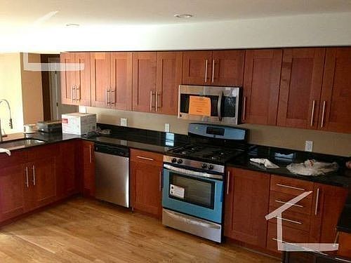 2nd image of 39-41 Woodstock Ave #2