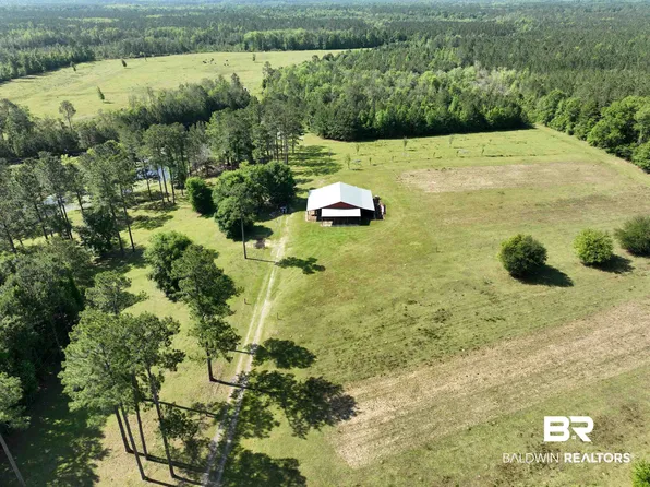 2189 Pineview Dr, Brewton, AL 36426