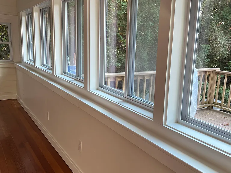 West facing living room overlooking the deck