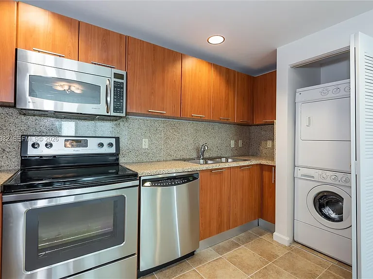 2021 SW 3rd Ave #707 — Photo 8
