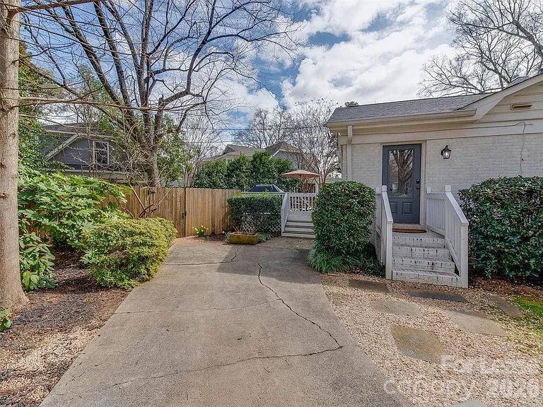 3221 Sunset Dr — Photo 48