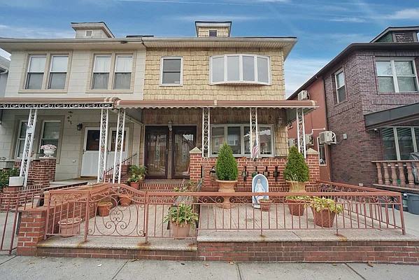 Sold by Neuhaus Realty, Inc. | media 1