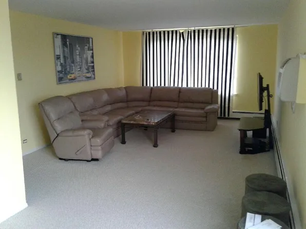 1880 Bonnie Ln APT 101, Hoffman Estates, IL 60169