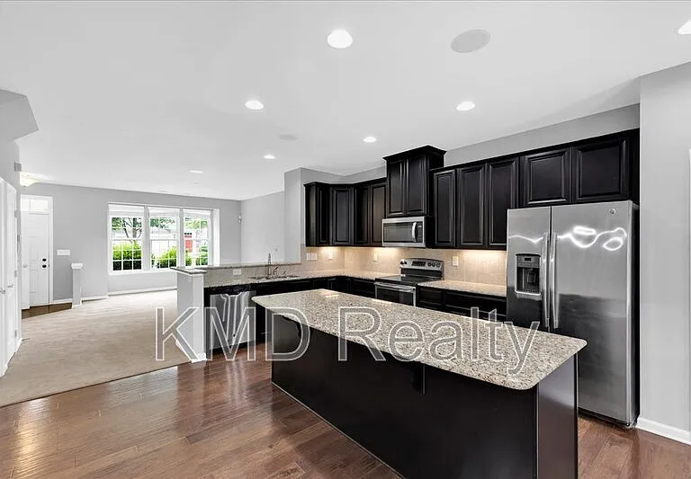 1935 Fleetwood Dr — Photo 5