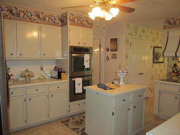 3rd image of 3040 Windermere Dr